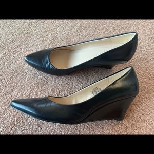 Nine West Black leather wedges